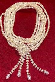 A lovely cultured freshwater pearl Lariet style necklace.
