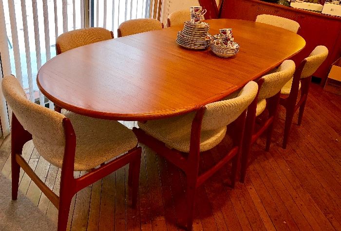 Benny Linden oval teak dining table & 8 chairs all in very good condition!