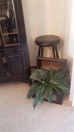 Small trunk with flowers