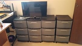 3 draw cabinets on rollers