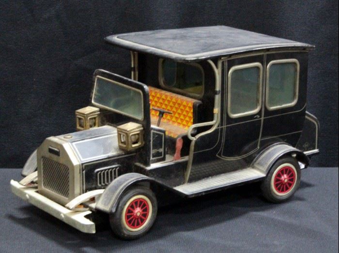Tin Battery Operated Antique Model Three-Seater Car, Takes Three UM-1 1.5V Batteries