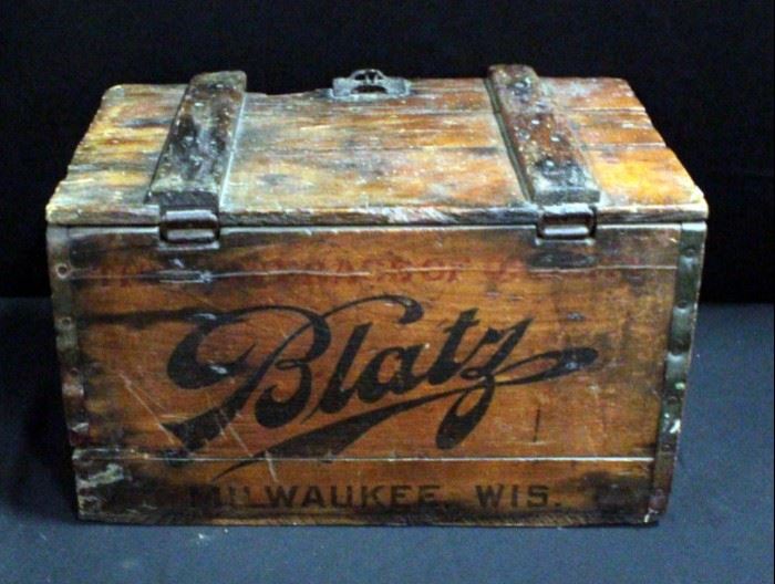 Antique Blatz Beer "The Beverage Of Quality", Milwaukee, Wis Wood Slat Crate With Hinged Top And Original Hardware