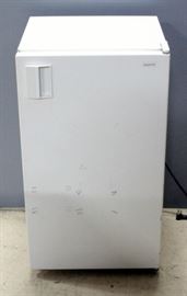 Sanyo Mini Refrigerator, Model SR-361W