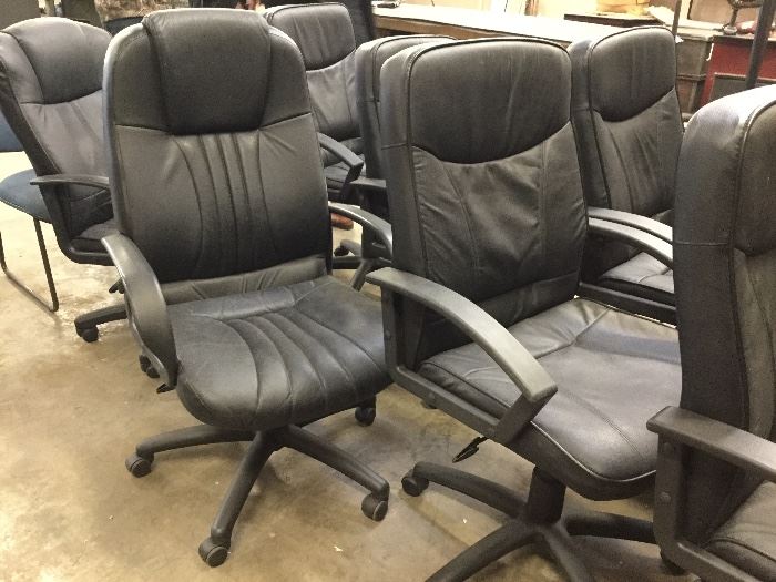 Many office chairs in great shape 