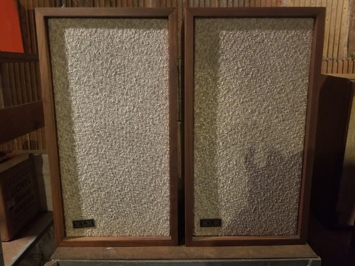 Pair of KLH Model Six Speakers https://ctbids.com/#!/description/share/73198