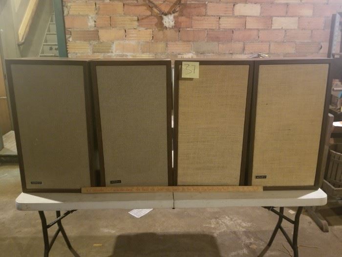 Two Pairs of Advent Loudspeakers https://ctbids.com/#!/description/share/73199
