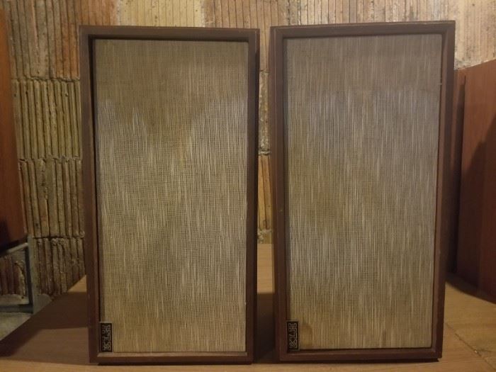 Pair of KLH Model 17 Speakers https://ctbids.com/#!/description/share/73197