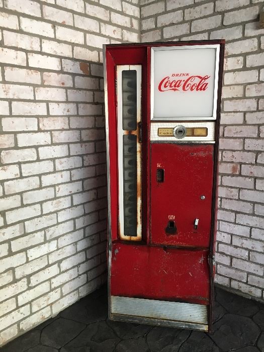 Coke Machine CAVALIER