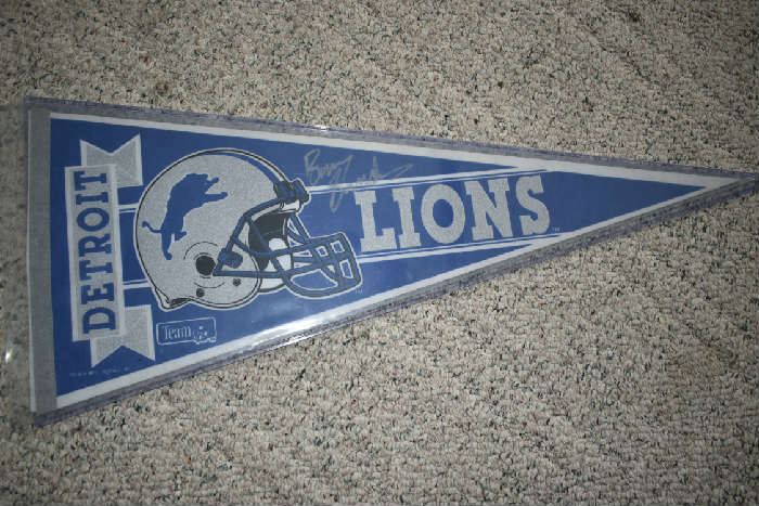 BARRY SANDERS AUTOGRAPHED PENNANT