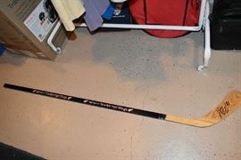 AUTOGRAPHED HENRIK ZETTERBERG HOCKEY STICK