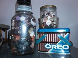 Wide variety of vintage Buttons