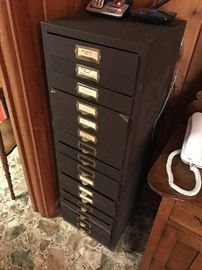 Metal drawer filing cabinet