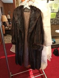 Mink coat, size 8/10. Absolutely gorgeous. Pelts are smaller, female. Exquisite fur.
