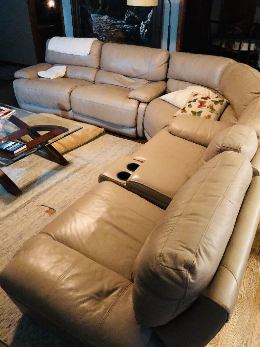 Great sectional, one side is an electric recliner and the other (closest to the bottom of the pic) are the manual recliners however still very easy.  