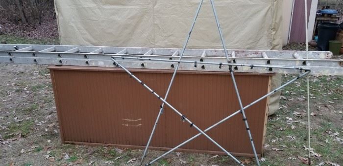 Aluminum Extension Ladder and a metal star ready to be lit up.