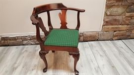 TO SEE PHOTOS, PRICES & CURRENT BIDS CLICK HERE https://www.gleatons.com/auction/359 