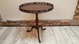 TO SEE PHOTOS, PRICES & CURRENT BIDS CLICK HERE https://www.gleatons.com/auction/359 