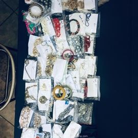 TO SEE PHOTOS, PRICES & CURRENT BIDS CLICK HERE: https://www.gleatons.com/auction/360