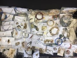 TO SEE PHOTOS, PRICES & CURRENT BIDS CLICK HERE: https://www.gleatons.com/auction/360