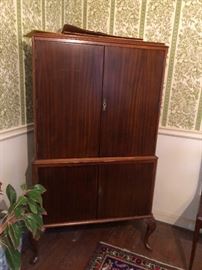 Close it up for the teetotaler in-laws!