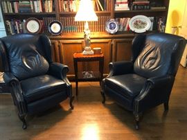 Pretty sure Sherlock Holmes and Dr. Watson sat in these leather recliner arm chairs.