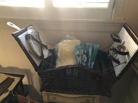 wicker picnic basket 