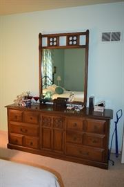 Mid Century Dresser with Mirror, Decor