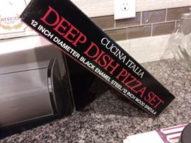 New in box pizza set - great for holiday gift