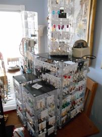 Many incredible earrings...