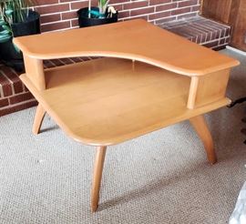 32" Mid-Century Modern Heywood-Wakefield M938 Champagne 2-Tier Corner Table