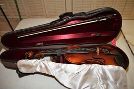 4/4 Schroetter Violin, Heritage Case, Bow, Chin Rest