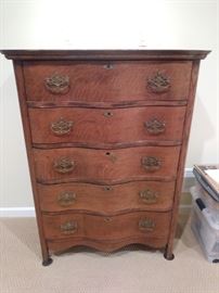 Serpentine vintage 5/drawer chest