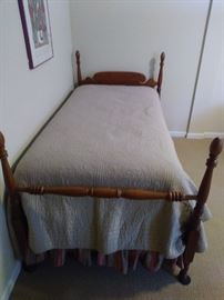 1 of 2 Twin turned poster-beds  