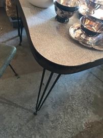 Retro kitchen table (mid-modern)