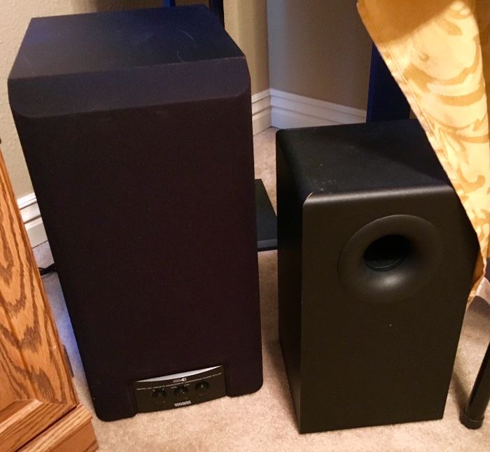 POWERED SUBWOOFER