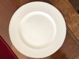 113-pc Set Waterford Crosshaven Platinum China