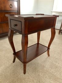 Ethan Allen Italian Neoclassical Style Accent Table