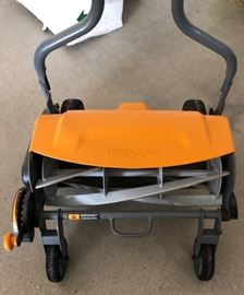 Fiskars Mower