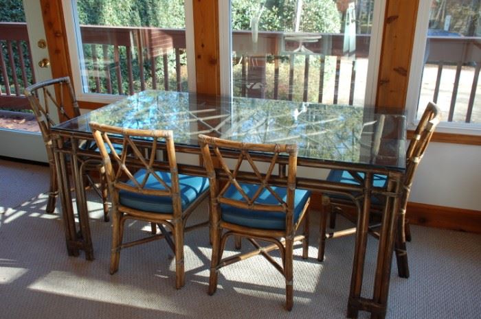 Outdoor wicker table with four chairs/glass top