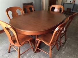 Tell City dining table--2 leaves