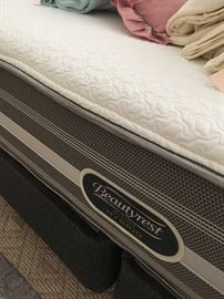 King size hybrid mattress in excellent condition