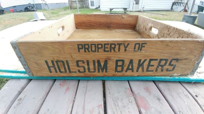 Holsum Bakers of Greensboro Box