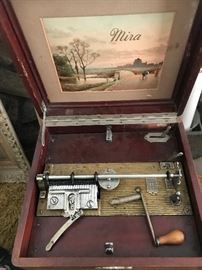 Mira disc music box with discs