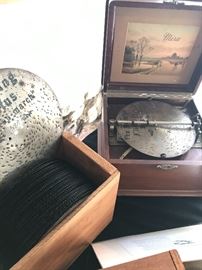Mira disc music box with discs