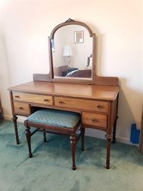 Turn of the Century Antique Vanity /Dressing Table


