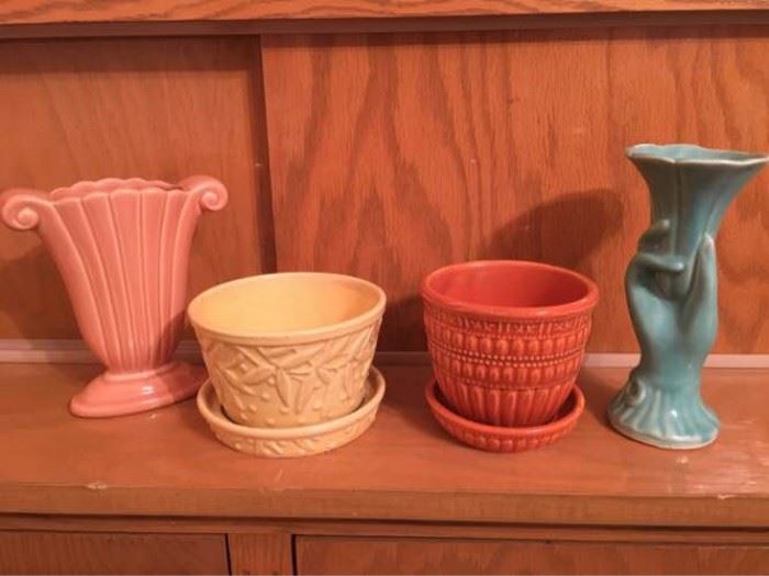 Variety of vintage vases/pots    https://ctbids.com/#!/description/share/74556
