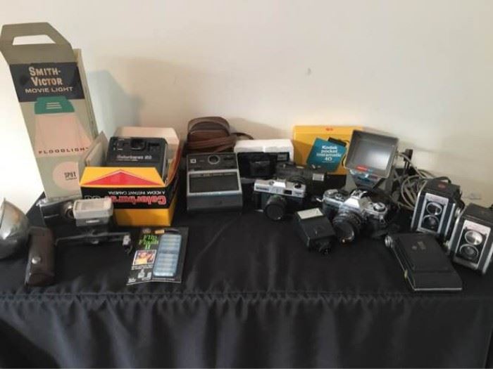 Miscellaneous lot of cameras and equipment       https://ctbids.com/#!/description/share/74752