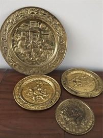 4 Vintage Peerage Brass Wall Plates     https://ctbids.com/#!/description/share/75122