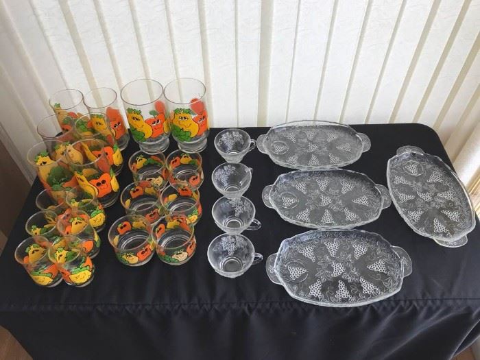 Vintage Snack Set & Juice Glasses     https://ctbids.com/#!/description/share/75129