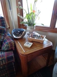 assorted wood lamp tables & coffee tables